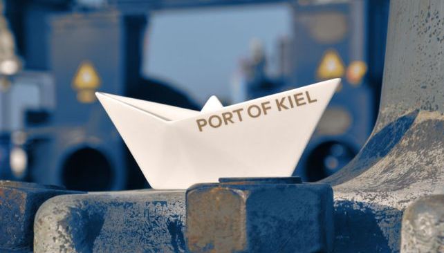 PORT OF KIEL Papierschiff