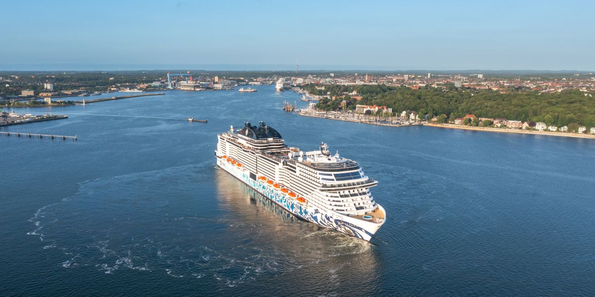 Luftbild der MSC Euribia auf der Kieler Förde