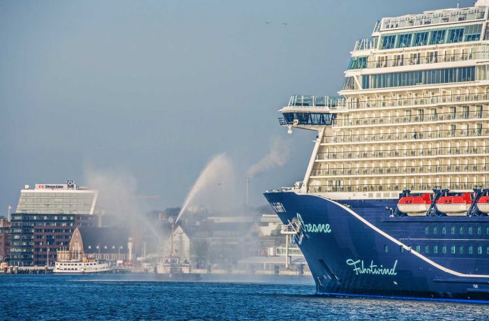 Fontänen beim Erstanlauf in Kiel