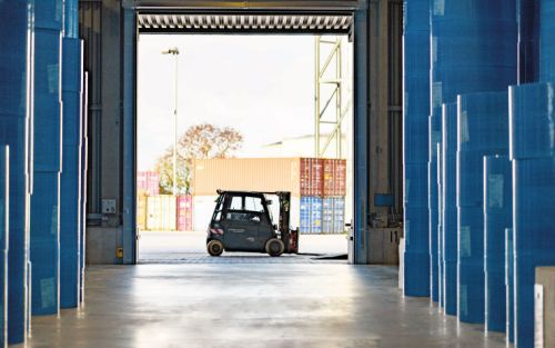 Forklift loading high-quality packaging material in Kiel's Ostuferhafen
