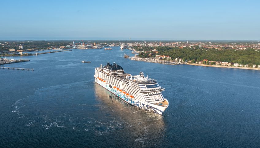 Luftbild der MSC Euribia auf der Kieler Förde