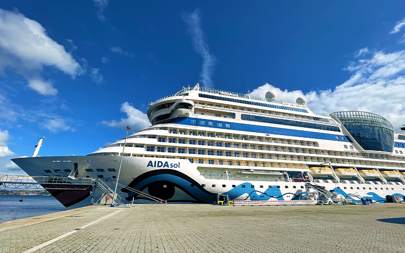 Kreuzfahrtschiff am Ostseekai