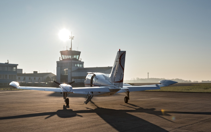 Flugzeug auf dem Kieler Flughafen